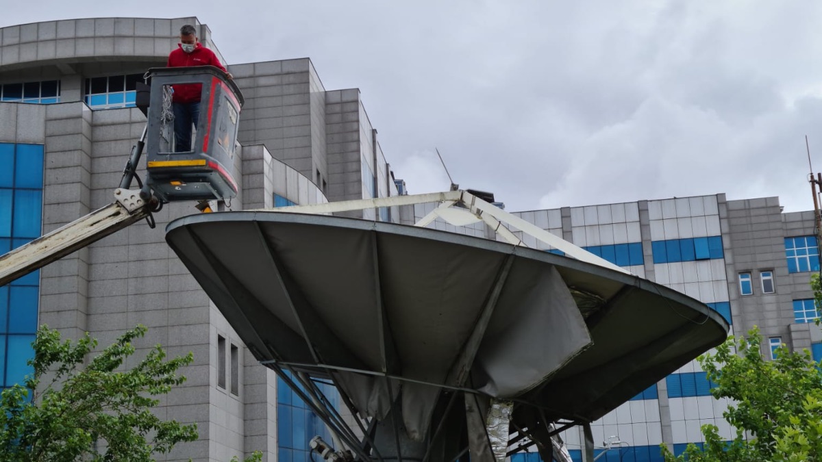 Satcom antenna & uplink-downlink systems